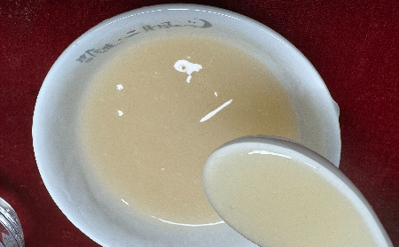 多少媽媽栽在輔導(dǎo)作業(yè)上！姥姥端來的一杯溫?zé)嵊袡C(jī)葛根粉，竟成了情緒 “滅火器”